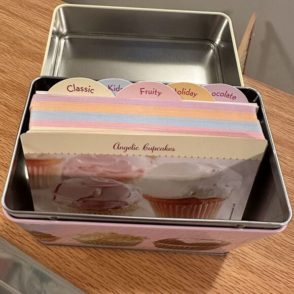 CUPCAKES Boxed Keepsake Tin Recipe Box With Recipe Cards - Picture 5 of 6